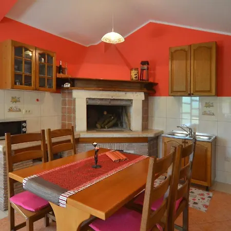 Ferienwohnung Mit Terrasse Fuer Vier Personen Vikendica Bale