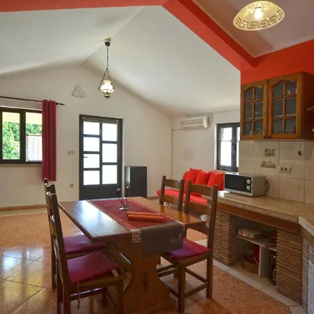 Ferienwohnung Mit Terrasse Fuer Vier Personen Vikendica Bale