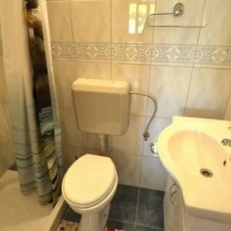 Ferienwohnung Mit Terrasse Fuer Vier Personen Vikendica